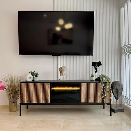 Stunning 3bd, 2bh With Pool, Bbq Terrace