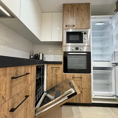 Stunning 3bd, 2bh With Pool, Bbq Terrace *