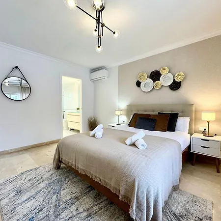 Holiday home Stunning 3bd, 2bh With Pool, Bbq Terrace *