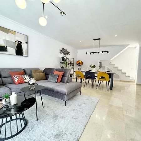 Stunning 3bd, 2bh With Pool, Bbq Terrace *