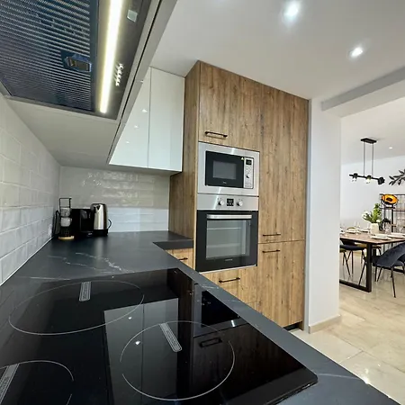 Stunning 3bd, 2bh With Pool, Bbq Terrace Holiday home